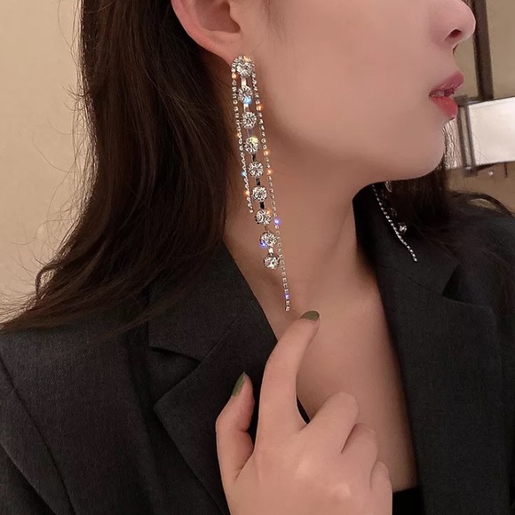 🌟 Luxury Long Rhinestone Earrings - Picture 4 of 6